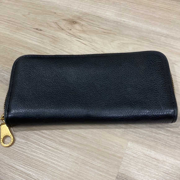 Marc Jacobs Wallet | Black Pebbled Leather Look | Gold Hardware - Picture 5 of 6